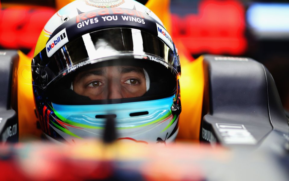 Ужасни новини за Даниел Рикардо. Пилотът на Алфа Таури катастрофира