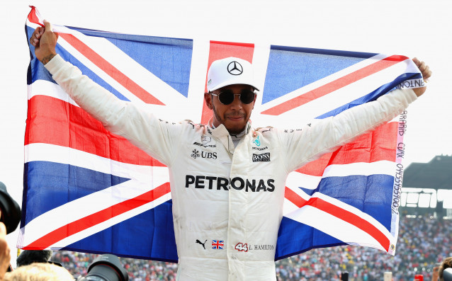 Люис Хамилтън е новият световен шампион във Формула 1. Пилотът