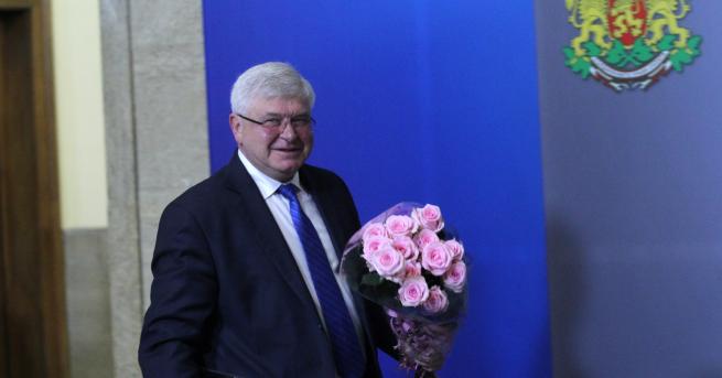 Няма аргументи че здравният министър задължително трябва да е лекар