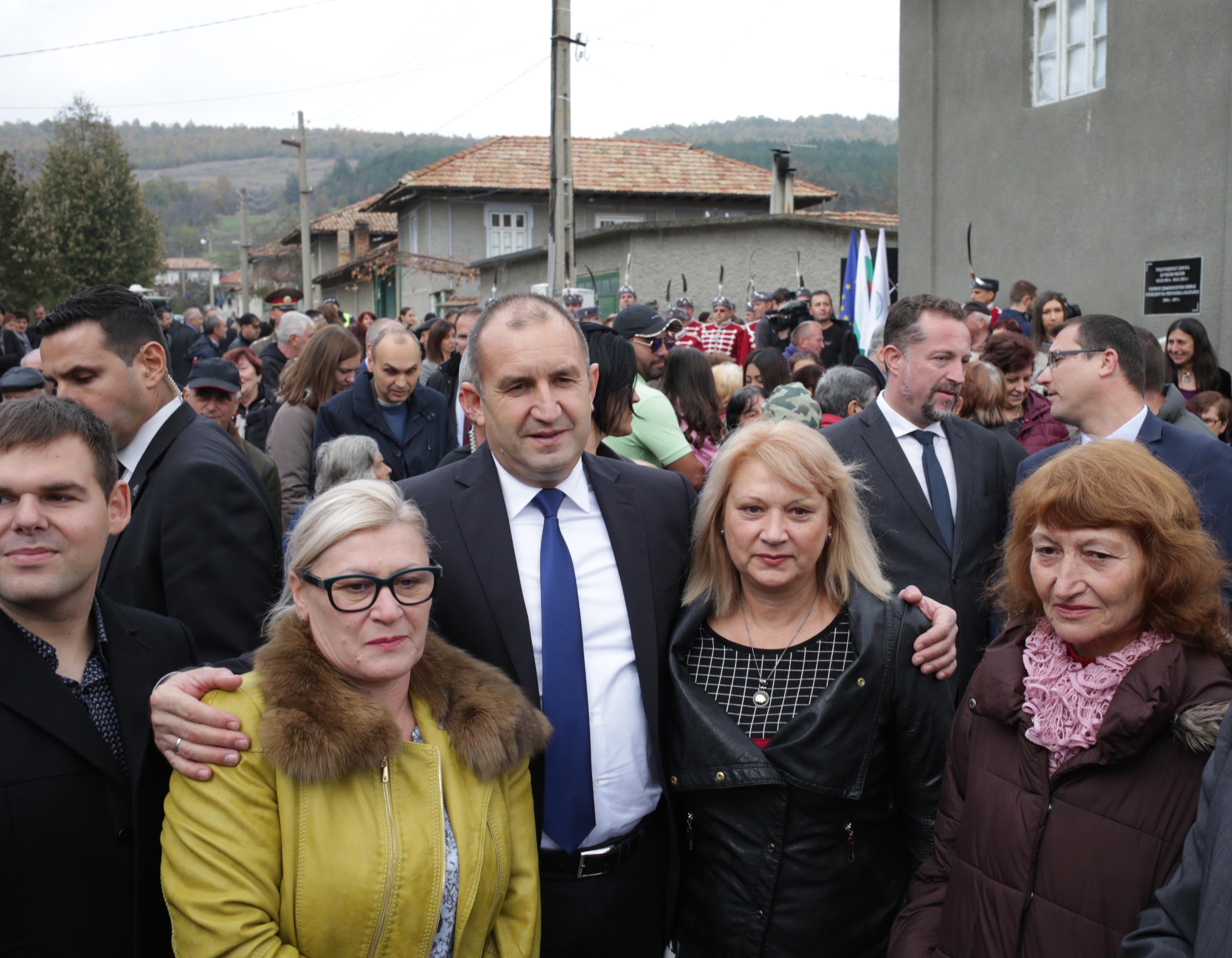 Откриването на паметната плоча на д-р Желю Желев в родното му село Веселиново