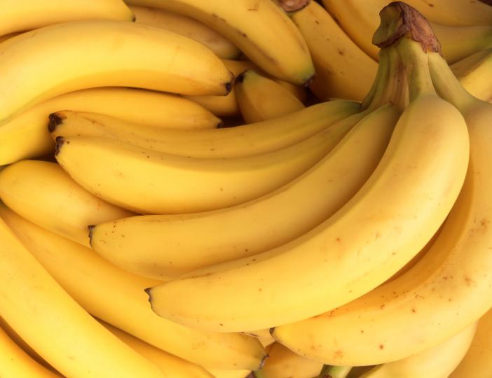 <p>За жени</p>

<p>Бананите са безценни за дамите. Те помагат за намаляване на болката по време на менструация и трупат полезни запаси от витамини в организма. Ето защо трябва да се похапват редовно.</p>