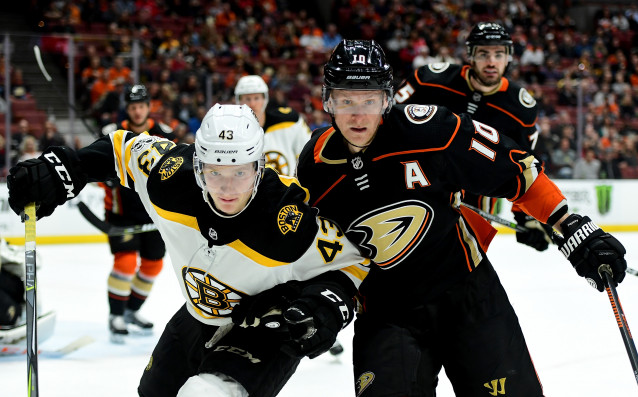 В първенство на Националната хокейна лига на САЩ и Канада