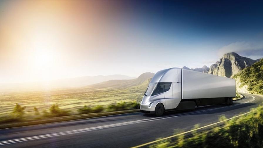 Изгоря първият Tesla Semi, изразходваха 190 000 литра вода