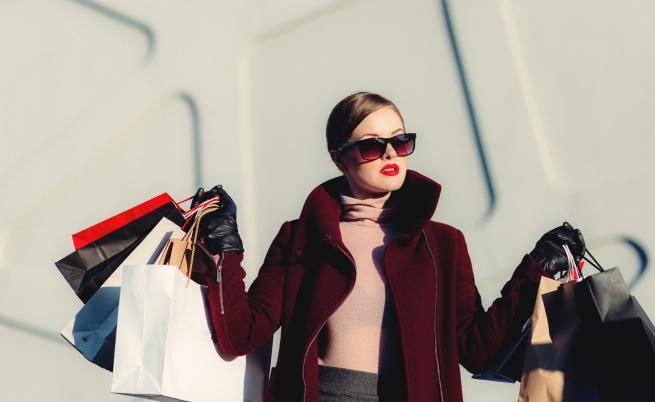  Шопингът е нещо отлично. Но би трябвало да се замислим по кое време да спрем. 