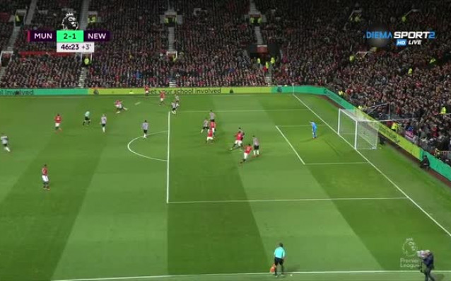 Манчестър Юнайтед води с 2 1 срещу Нюкасъл на Олд