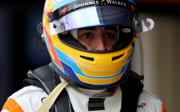 Алонсо наля още масло в огъня с тестове за Тойота