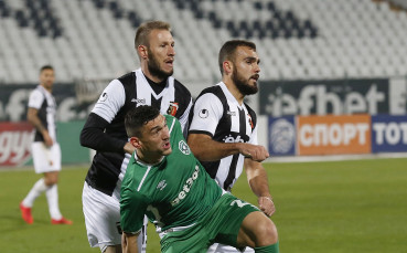 Кешеру разкъсван между Турция и Китай