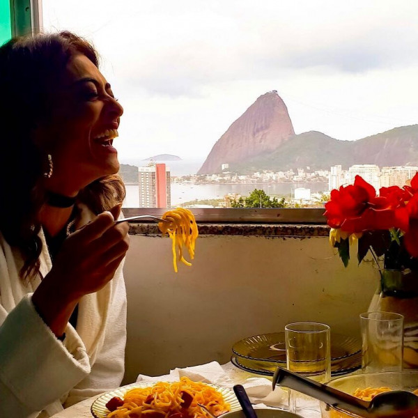 Жулиана Паес1