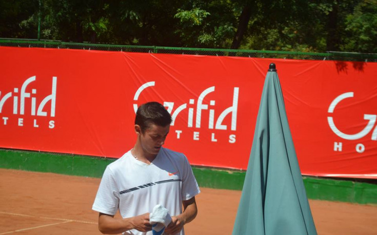 Алекс Лазаров започна с победа в Букурещ