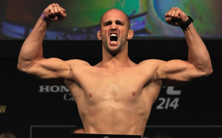 Официално: Кормие срещу Йоздемир в битка за титлата в UFC 220