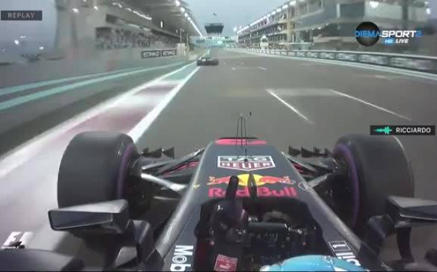 Пилотът на Ред Бул Даниел Рикиардо показа среден пръст на