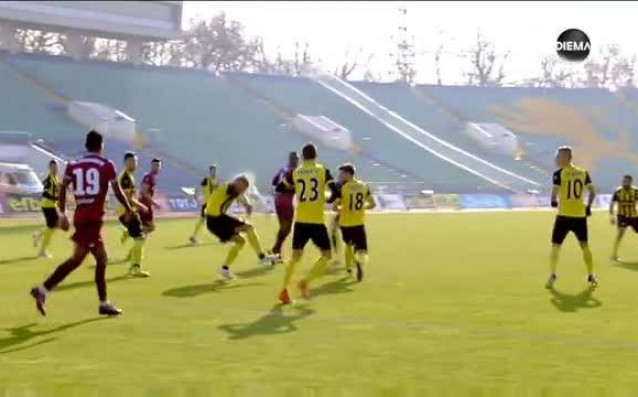 Футболистът на Ботев Лъчезар Балтанов отнесе много тежък удар в