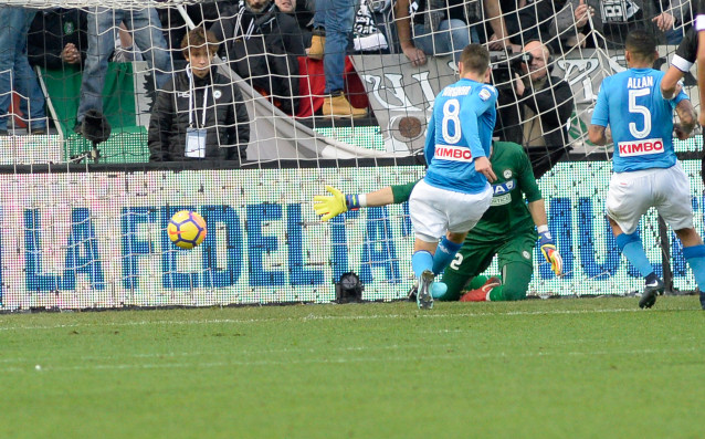 Старши треньорът на Наполи Маурицио Сари се изказа доста критично