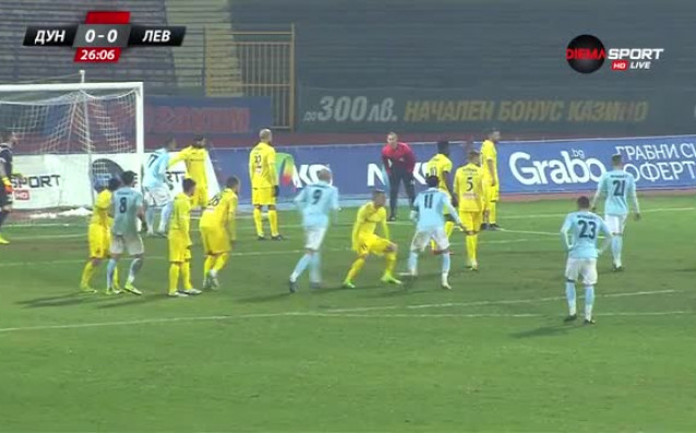 Левски води с 2 0 на Дунав на почивката на
