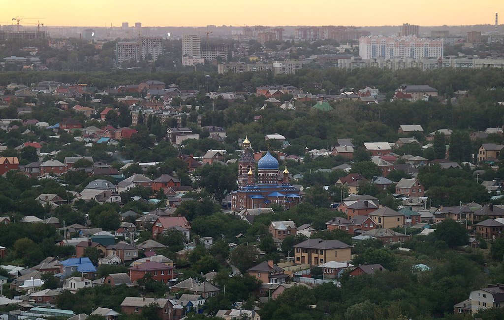 Ростов на Дон е град в Югозападна Русия, център на Ростовска област. Населението му през 2015 година е 1 115 000 души.