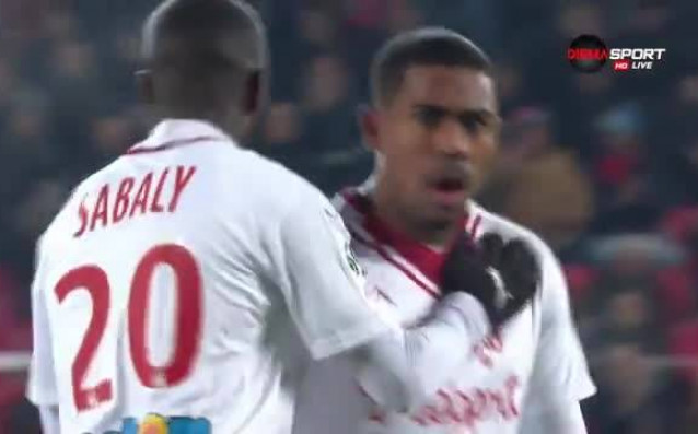 С тупалка от около 35 метра с левачката Малком вкара