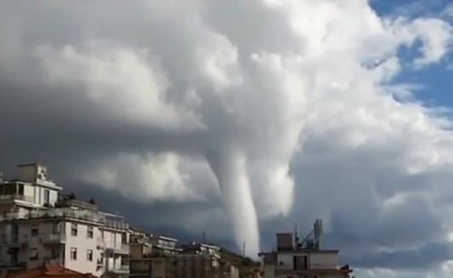 Торнадо удари Санремо в Италия