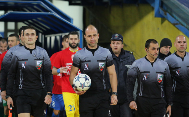 Мразовита столична вечер посрещна Левски и Пирин за двубоя помежду