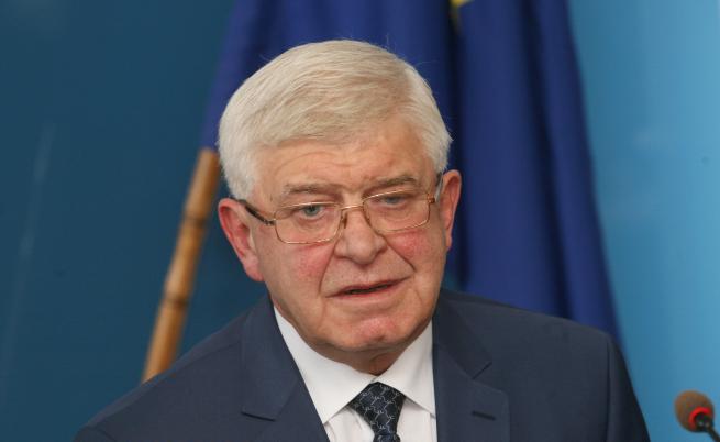  От взаимният брифинг на министрите на опазването на здравето, вътрешните работи и основния прокурор пристигна новината за започващи инспекции във всички държавни и общински лечебни заведения 