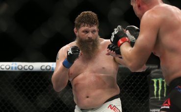 Рой Нелсън срещу Мат Митрион в Bellator 194