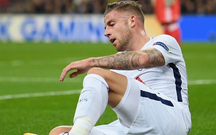 Юнайтед ранява Тотнъм с обезкървяване на защитата му