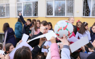 Играчите на Ботев предизвикаха истинска еуфория в пловдивско училище