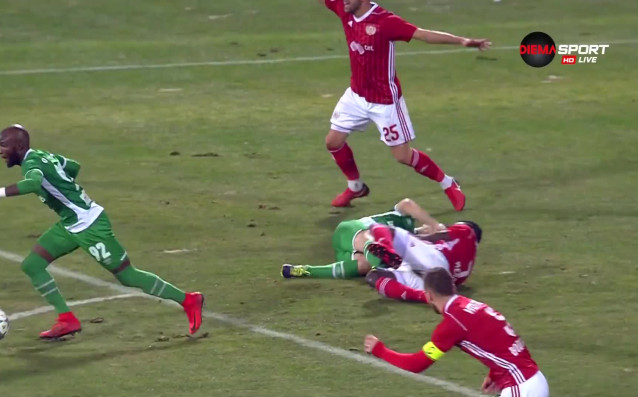 Кевин Меркадо се строполи в наказателното поле на ЦСКА след