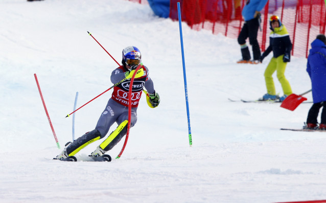 Французинът Алекси Пентюро спечели комбинацията от Световната купа по ски-алпийски