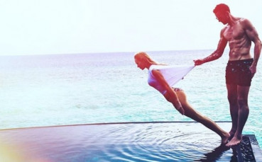 Вратарят на Шалке 04 намери странен начин да поддържа форма