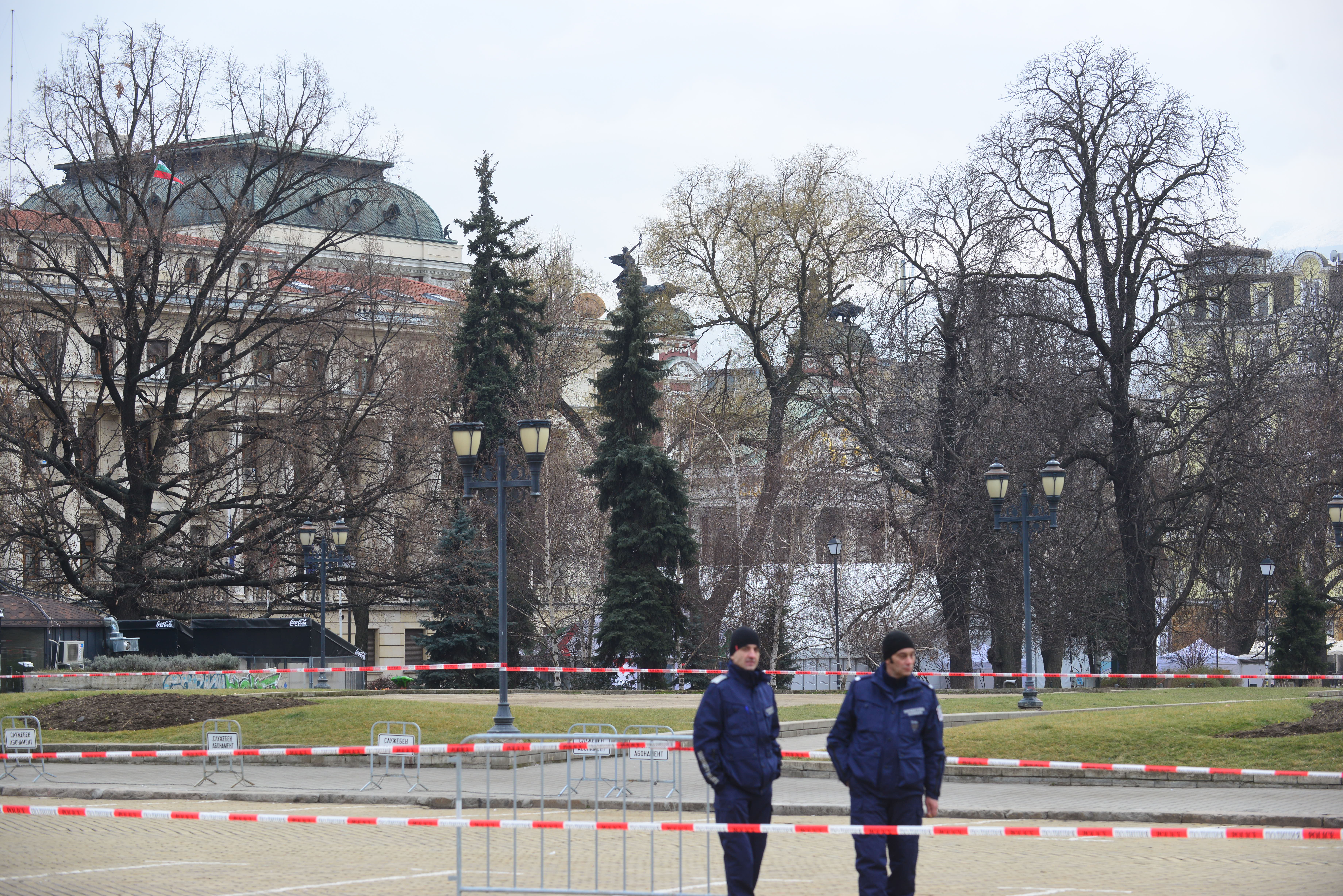 Заради официалното откриване на европредседателството вчера, 11 януари, редица централни улици бяха затворени. Забраната бе въведана на 10 януари и ще продължи до днес