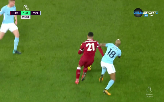 Футболистът на Манчестър Сити Фабиан Делф получи контузия в коляното