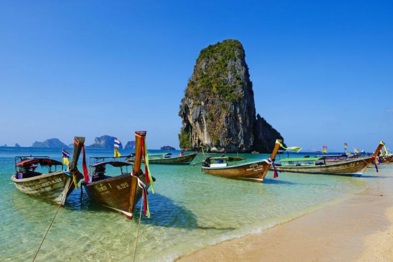 <p>Телец - Тайланд</p>

<p>Тайланд е страна, в която ще се влюбите от пръв поглед - с безкрайните плажове и божествена природа. Телците ще искат да останат там завинаги заради своята земна и уравновесена природа.&nbsp;</p>