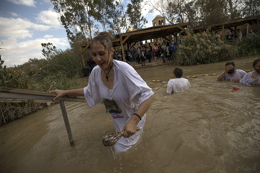 Кръщене в река Йордан близо до Йерихон. Ритуалът се извършва на мястото, където се смята, че Исус Христос е бил кръстен от Йоан Кръстител.