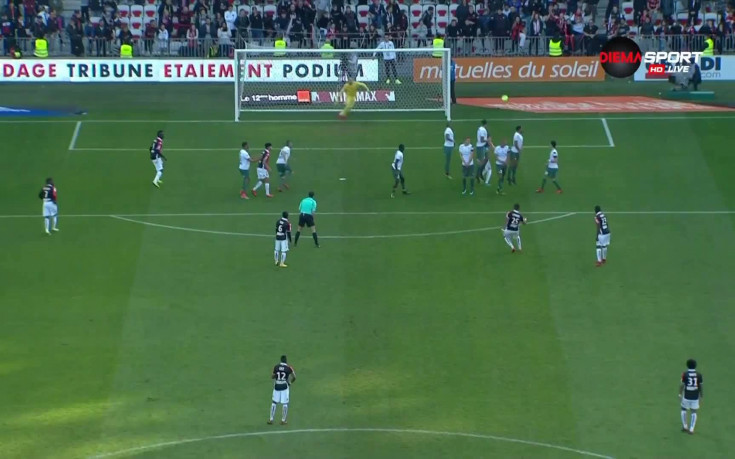 Чуден гол от фаул даде аванс на Ница срещу Сент Етиен