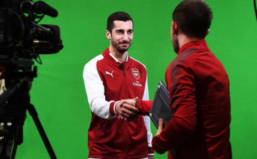 Пълна замяна: Мхитарян взе номера на Санчес в Арсенал