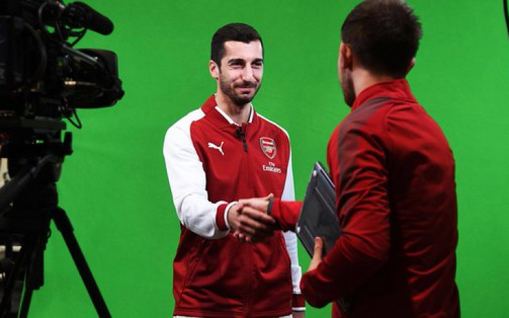 Пълна замяна: Мхитарян взе номера на Санчес в Арсенал