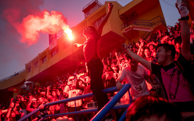 Хиляди виетнамци се изсипаха по улиците на Ханой след исторически