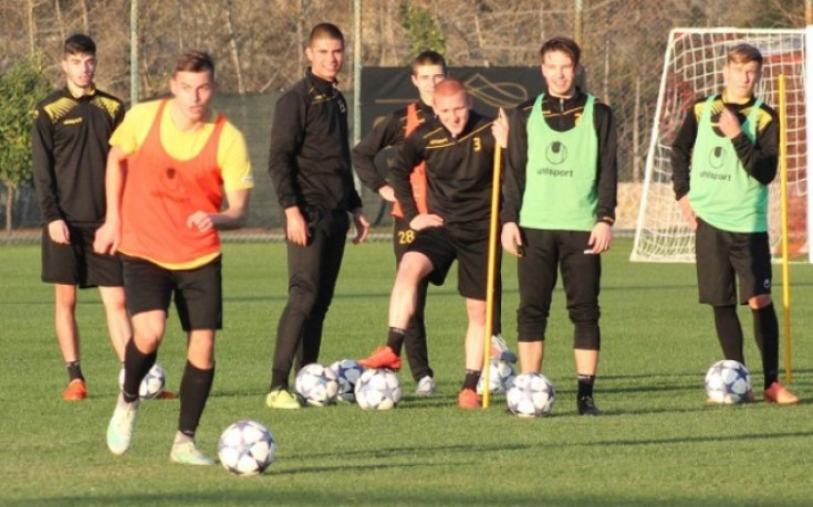 Младоците в Ботев тренират, титулярите почиват