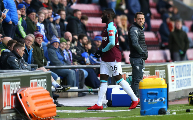 Защитникът на Уест Хем Артур Масуаку ще пропусне следващите шест