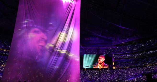 Американският певец Джъстин Тимбърлейк почете Принс в неделя по време