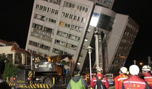Разрушително земетресение в Тайван, над 170 души в неизвестност