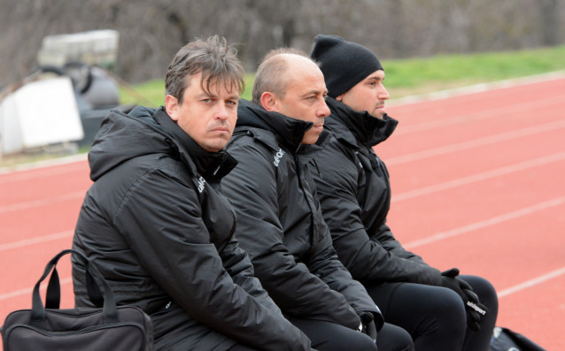 Треньорът на Черно море Илиан Илиев използва седем юноши от