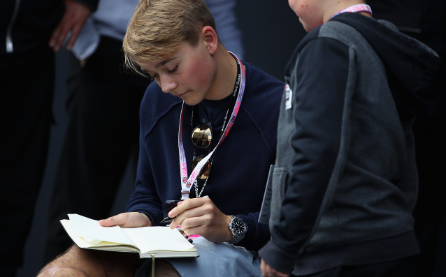 Британският тийнейджър Били Монгър отново седна в кокпит на едноместна