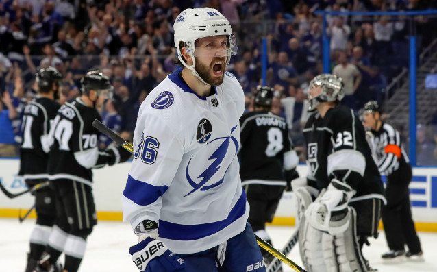 Андрей Василевски се отличи с 44 спасени шайби за победата