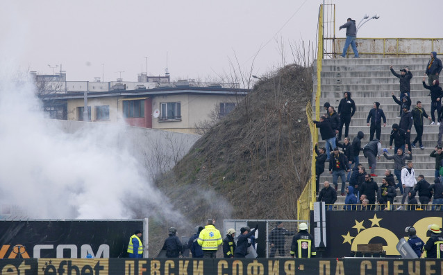 При извършени преди началото на футболната среща Левски Ботев Пловдив