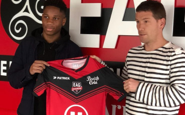 Синът като бащата: 17-годишният Дрогба подписа с Гингам