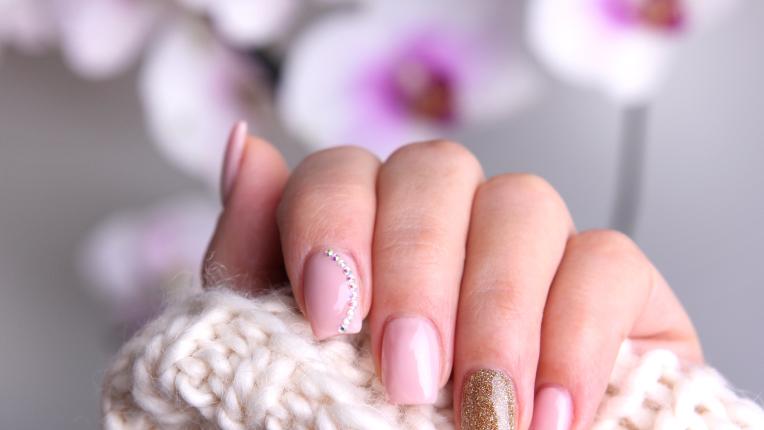  Руската школа в маникюра: Цветно ентусиазъм за Великден 