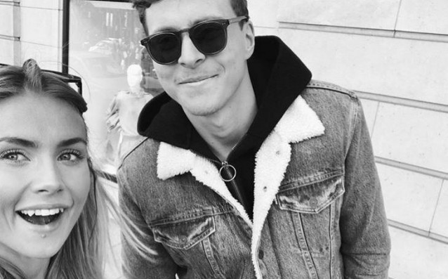 Защитникът на Манчестър Юнайтед Виктор Линдельоф отпразнува по подбаващ начин