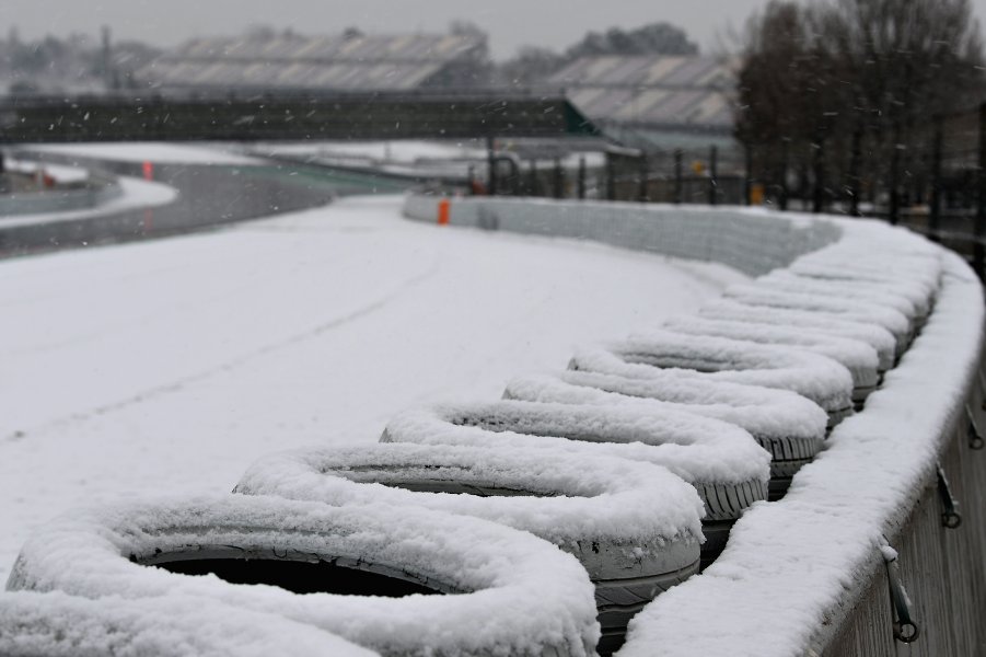 Формула 1 Каталуня предсезонни зимни тестове сняг 2018 февруари1