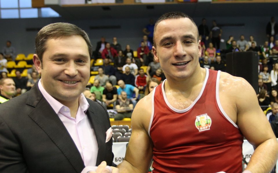 България ще има трима боксьори на утрешните финали на турнира